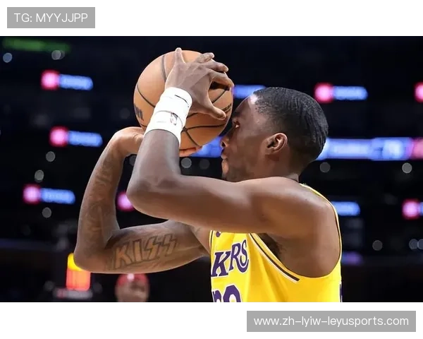 湖人队新援适应战术体系速度影响全队进攻流畅度